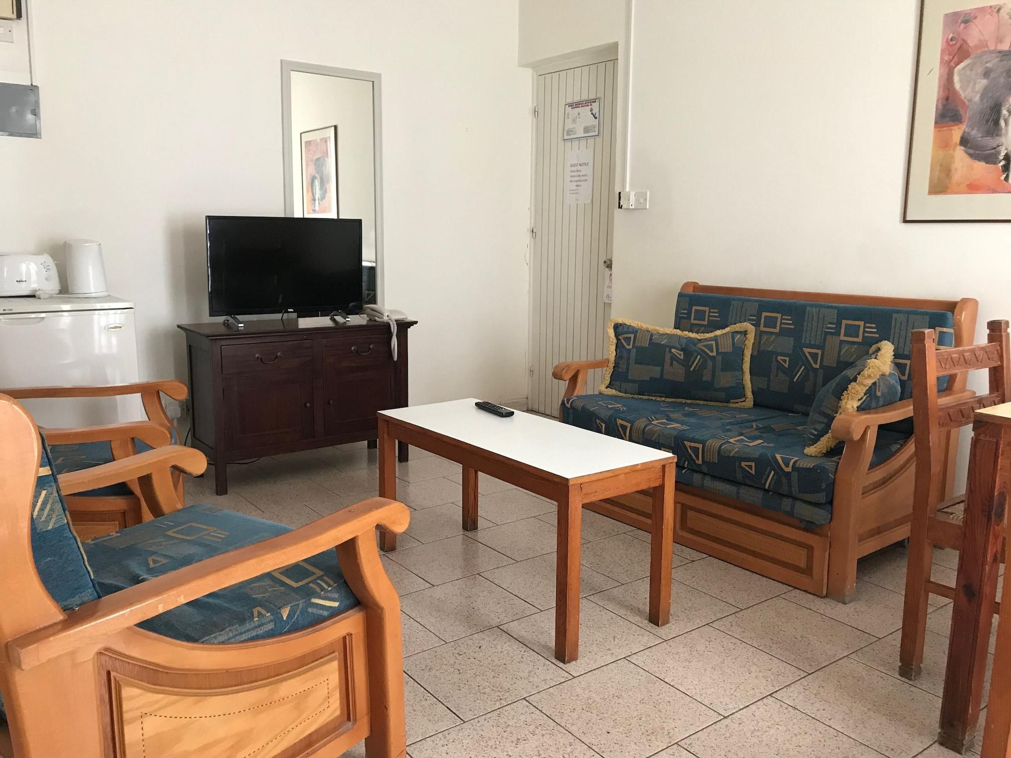 Daphne Hotel Apartments (Adults Only) Paphos Extérieur photo