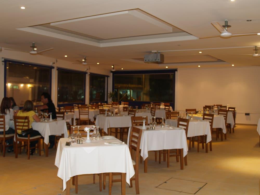 Daphne Hotel Apartments (Adults Only) Paphos Extérieur photo