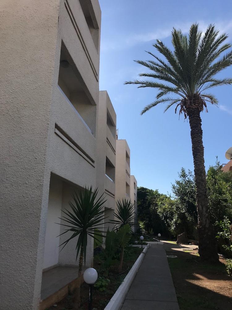 Daphne Hotel Apartments (Adults Only) Paphos Extérieur photo