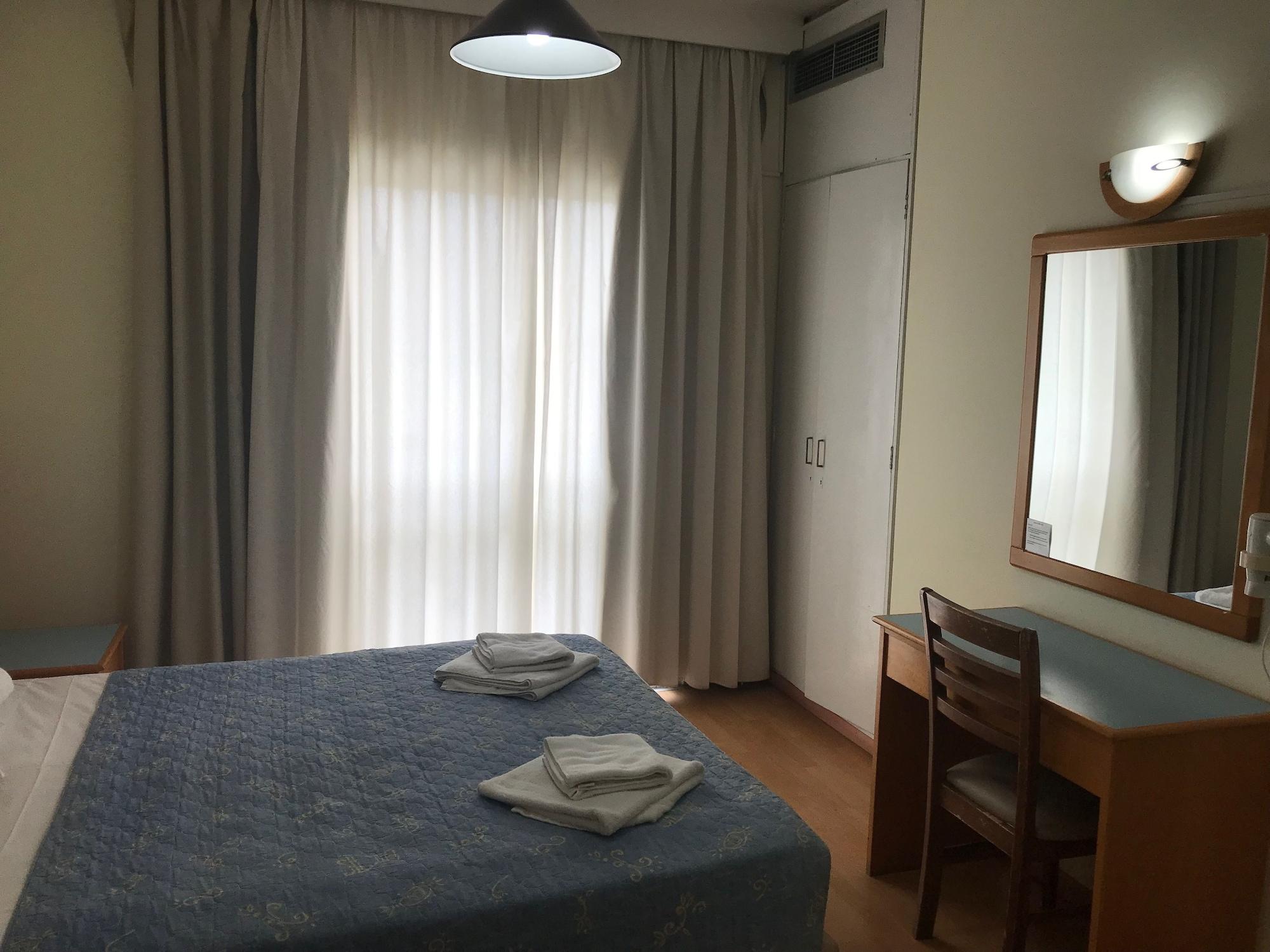 Daphne Hotel Apartments (Adults Only) Paphos Extérieur photo