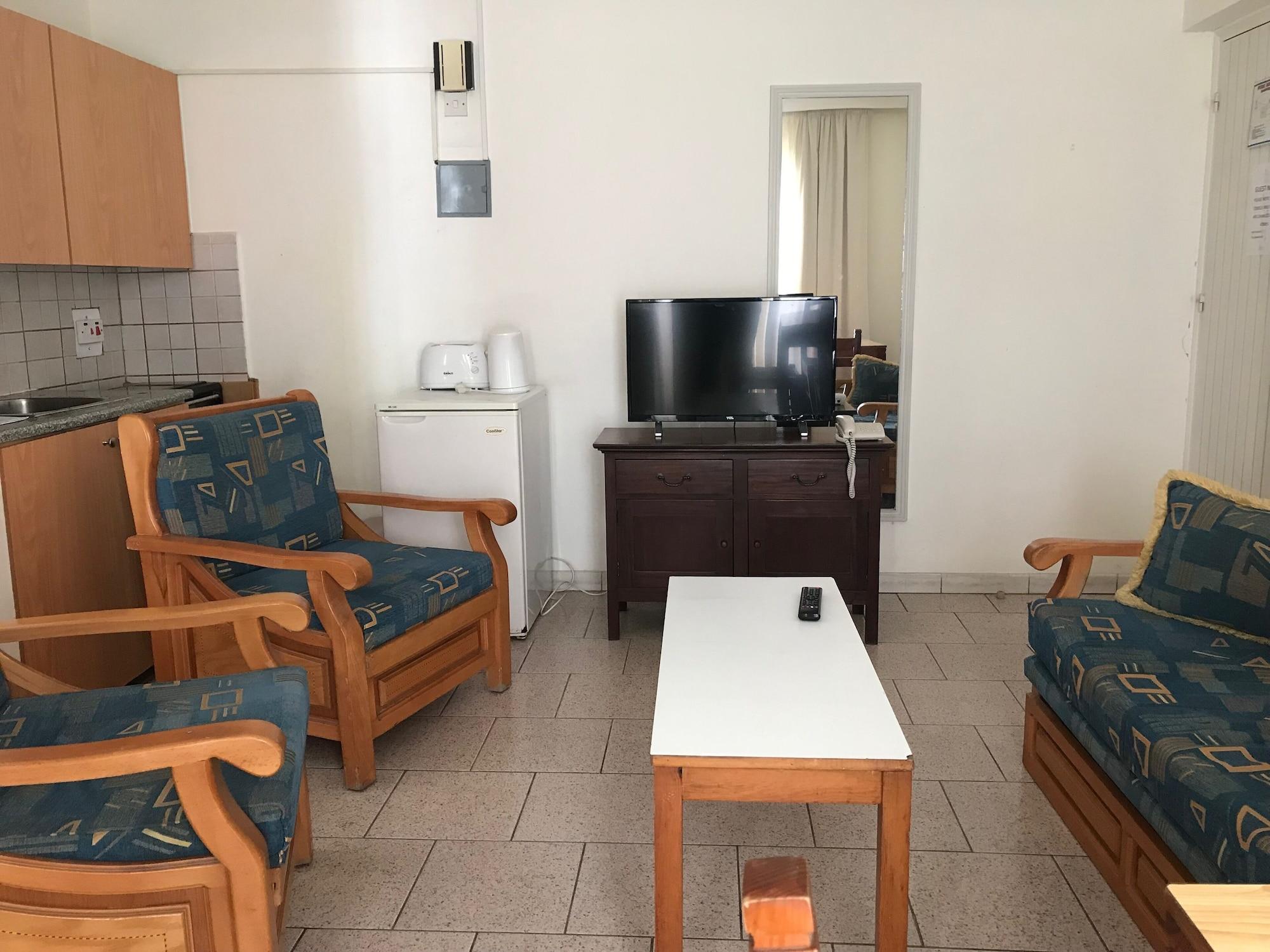 Daphne Hotel Apartments (Adults Only) Paphos Extérieur photo