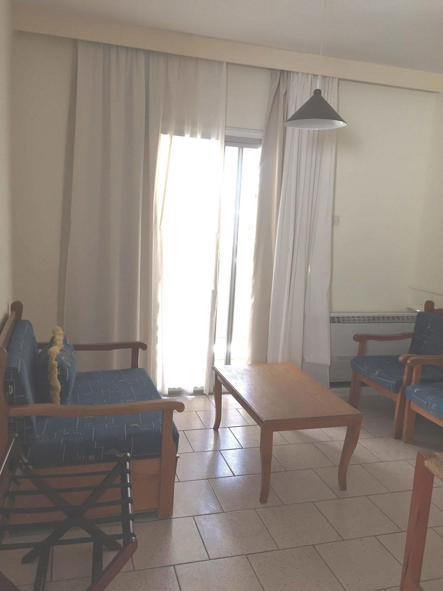 Daphne Hotel Apartments (Adults Only) Paphos Extérieur photo