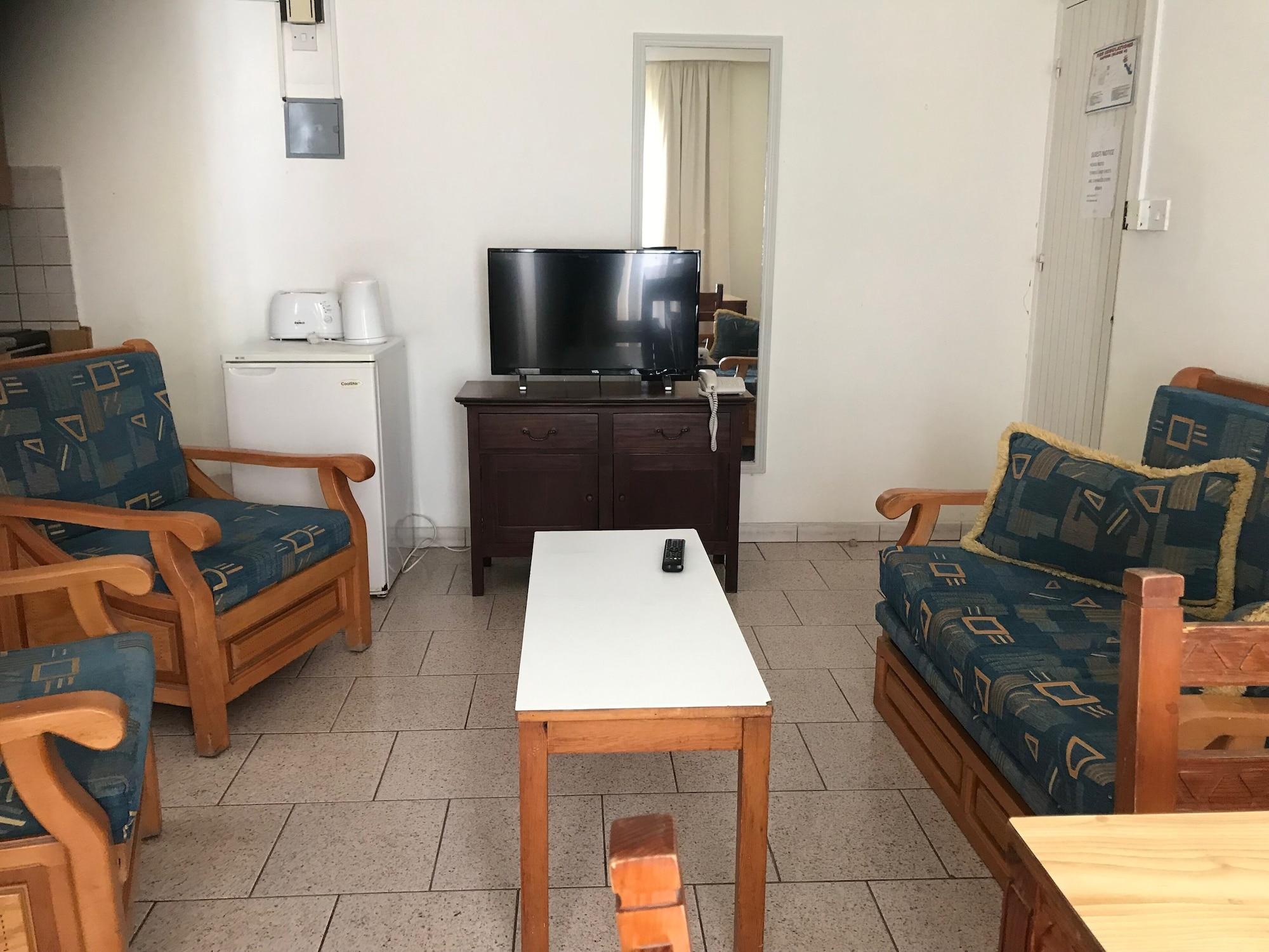 Daphne Hotel Apartments (Adults Only) Paphos Extérieur photo