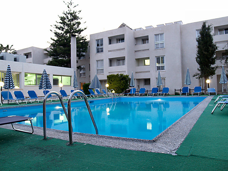 Daphne Hotel Apartments (Adults Only) Paphos Extérieur photo