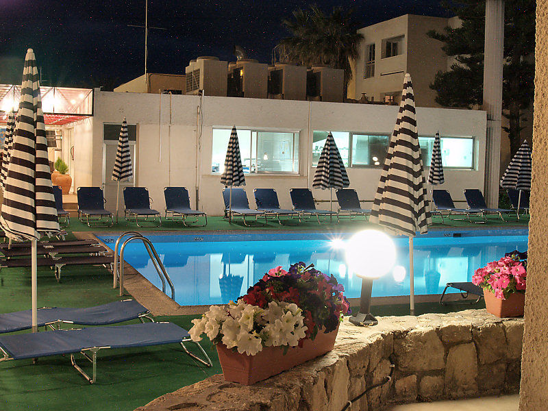 Daphne Hotel Apartments (Adults Only) Paphos Extérieur photo