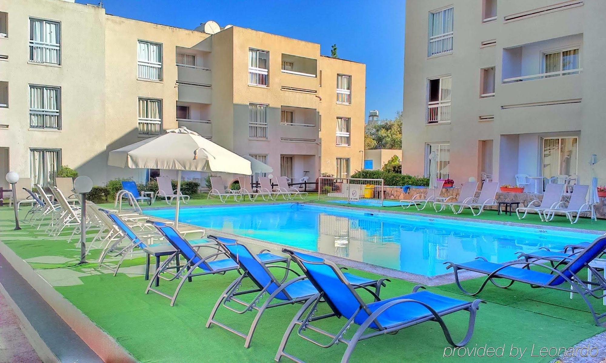 Daphne Hotel Apartments (Adults Only) Paphos Extérieur photo