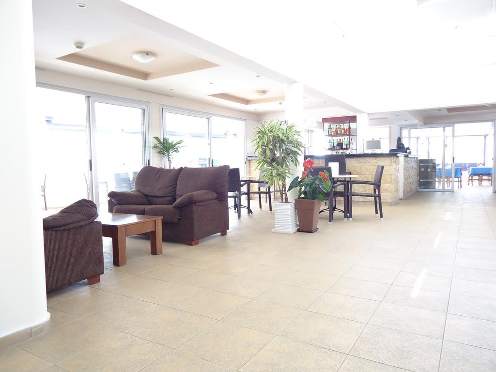 Daphne Hotel Apartments (Adults Only) Paphos Extérieur photo