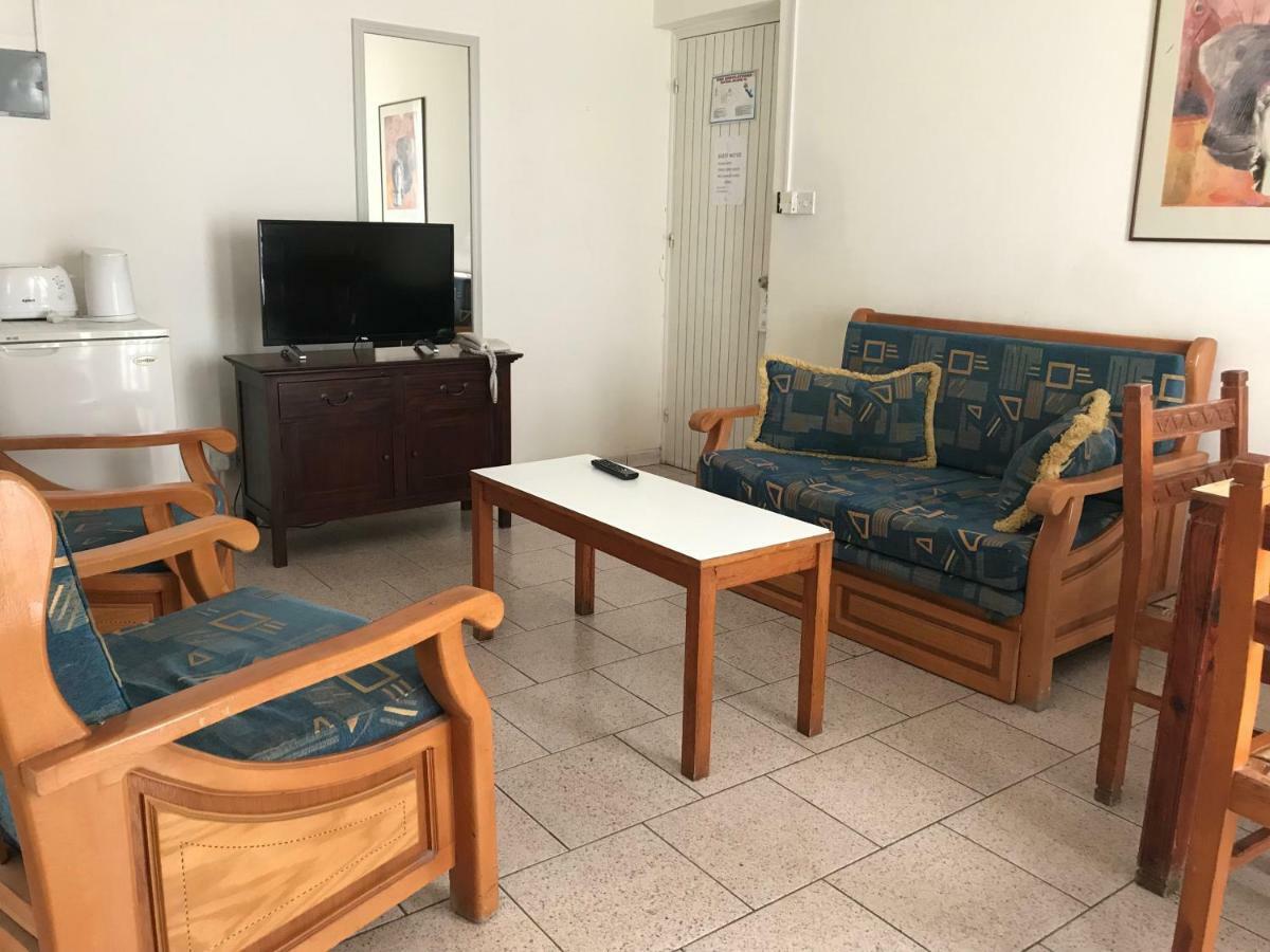 Daphne Hotel Apartments (Adults Only) Paphos Extérieur photo