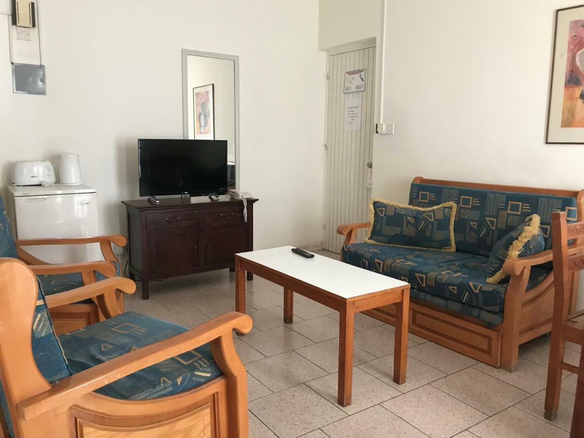 Daphne Hotel Apartments (Adults Only) Paphos Extérieur photo