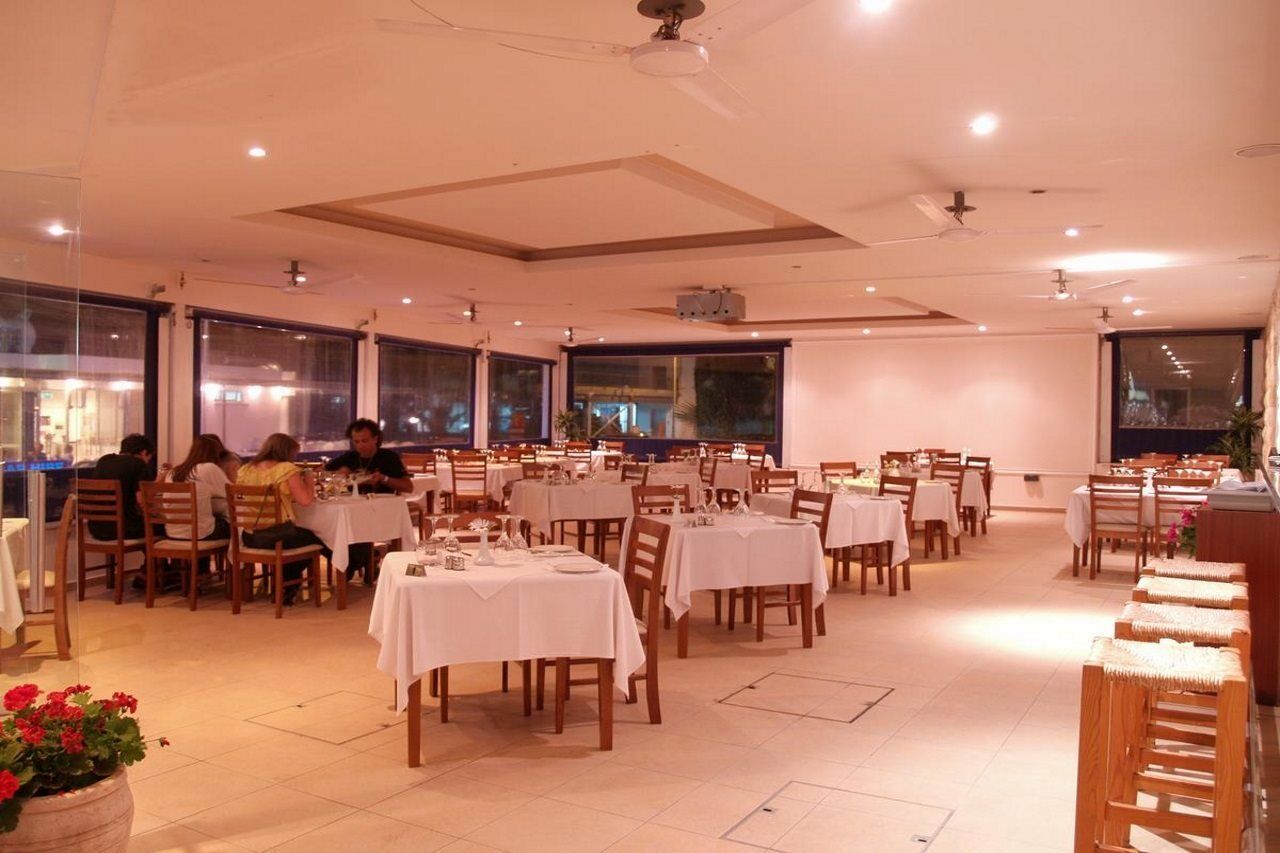 Daphne Hotel Apartments (Adults Only) Paphos Extérieur photo