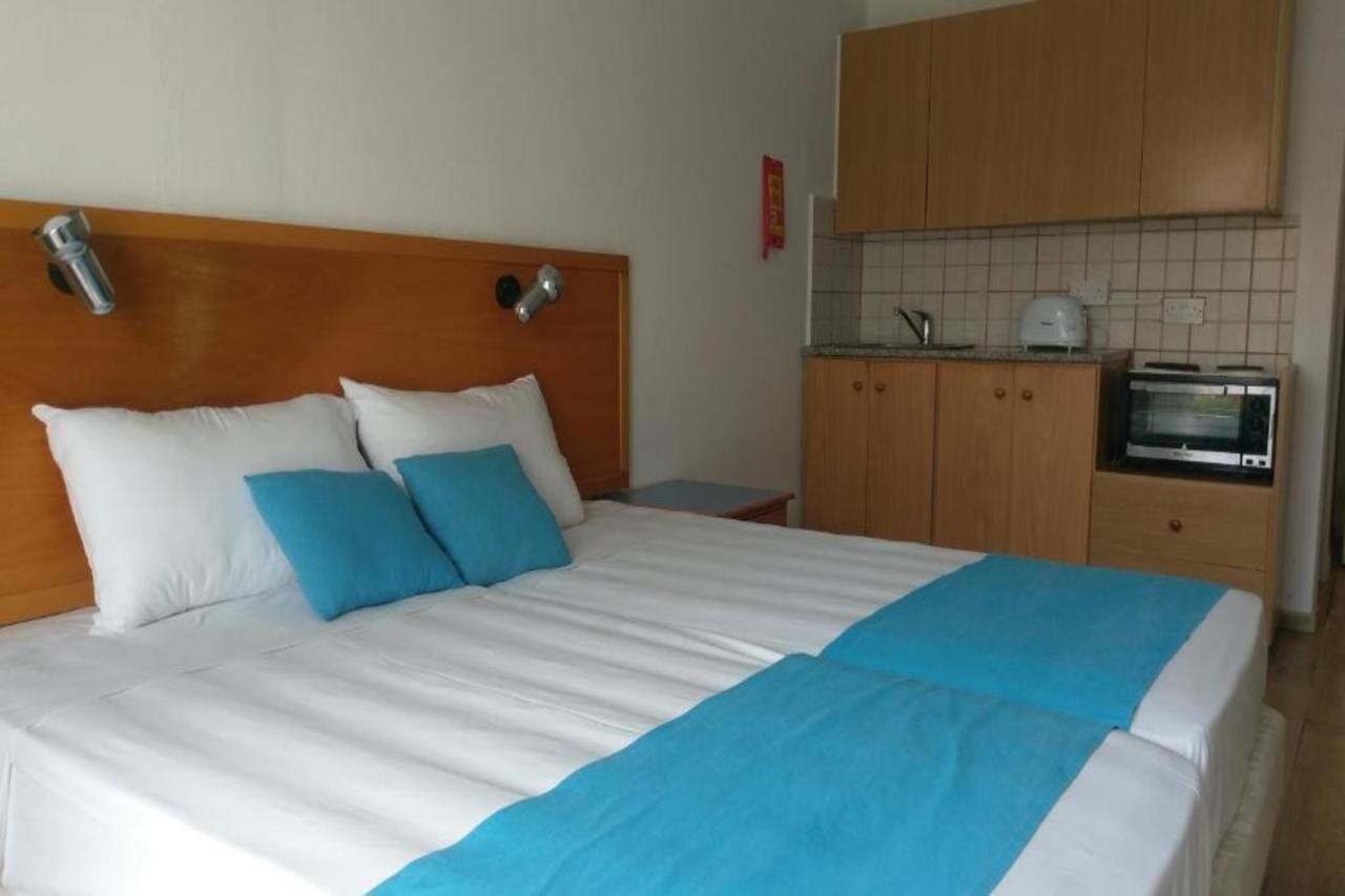Daphne Hotel Apartments (Adults Only) Paphos Extérieur photo